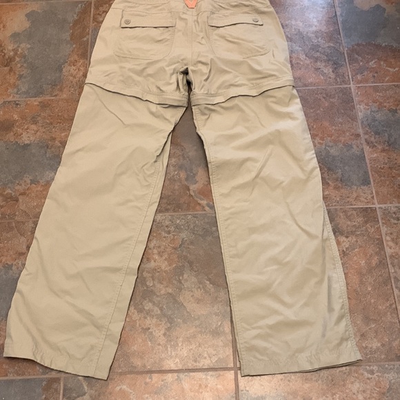 Nearly new NORTH FACE adventure pants 8 convertible - Picture 7 of 11